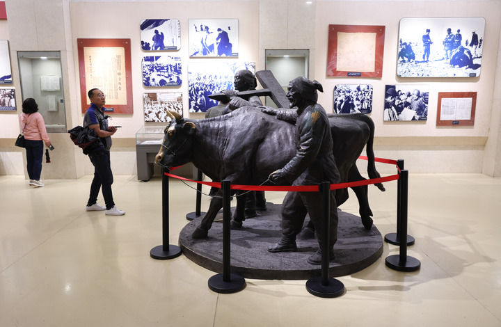 英魂永耀山河間