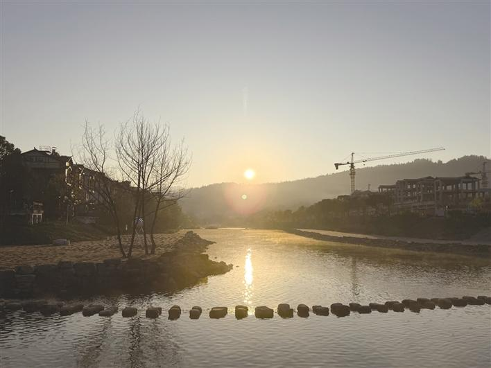 武陵源:新年日出美如畫卷