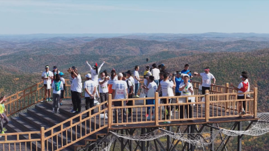 穿林海賞民俗 內蒙古大興安嶺迎來賞秋熱潮