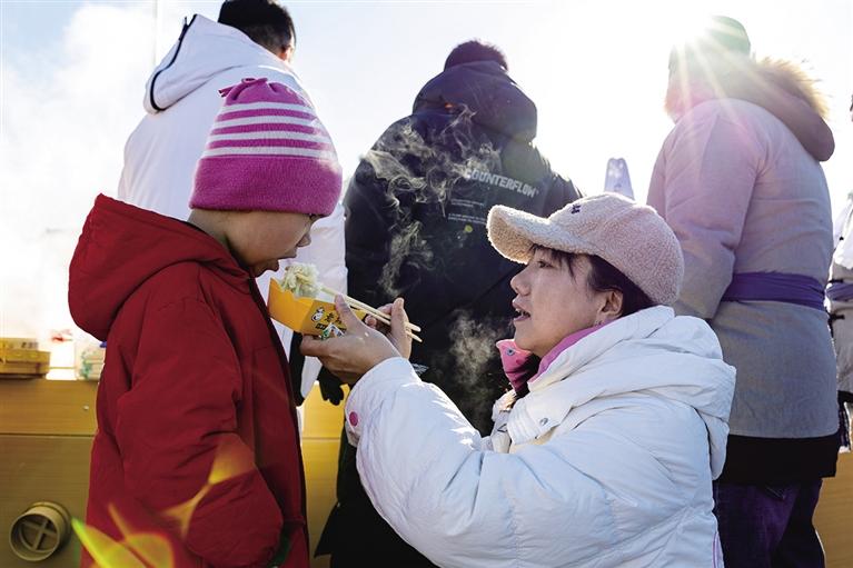 “歌遊內蒙古·冰雪悅青城”2024呼和浩特燒賣美食大會熱鬧非凡