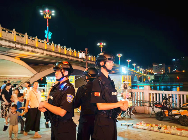 黨建引領築警魂 平安守護暖山城——湖南城步公安獵豹突擊隊與快警平臺繪就警民同心畫卷_fororder_1