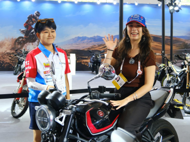 洋主播探訪智博會（四）打卡多元智慧出行汽車機車無人機盡收眼底