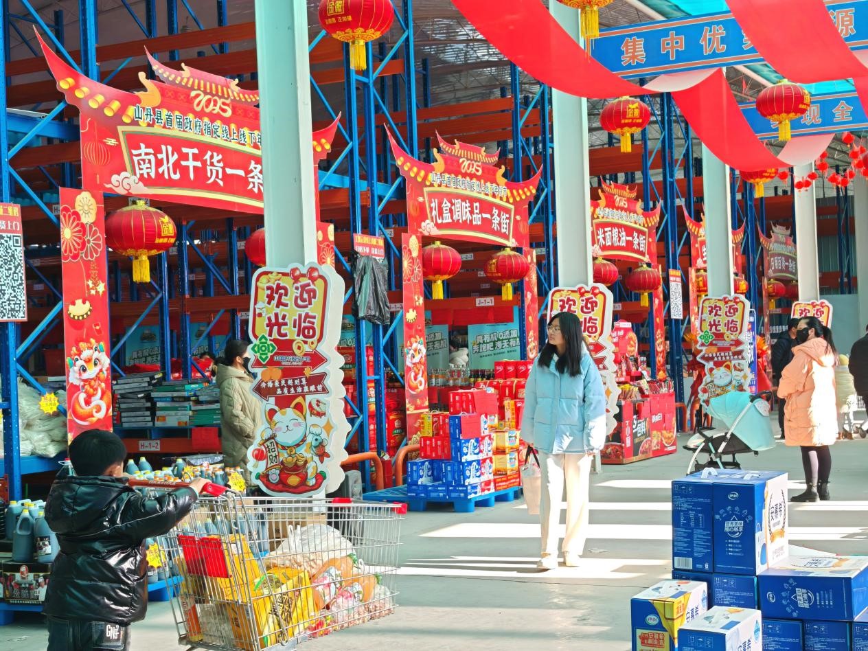 甘肅山丹：年貨集市熱鬧非凡