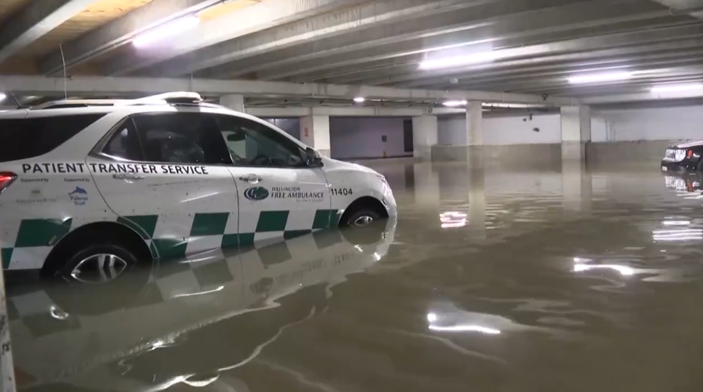 新西蘭惠靈頓遭強暴雨侵襲 引發洪澇災害與山體滑坡 居民緊急疏散