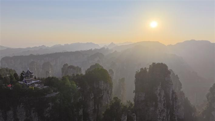 武陵源:新年日出美如畫卷
