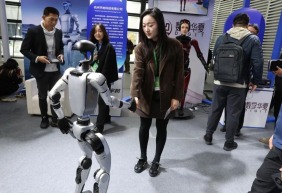 今年，人工智能味更濃