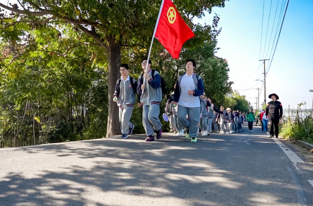 金華市金東區澧浦鎮初級中學舉行“徒步人生 感悟自然”楊卜山毅行活動