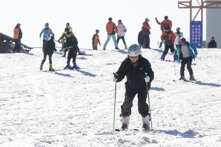 冰雪春天丨借雪生金，“冷資源”激活“熱産業”