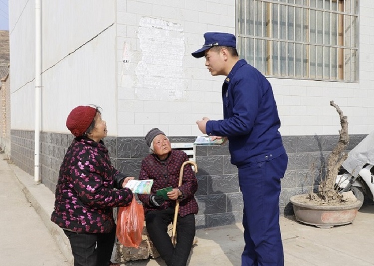 隴南西和消防：冬季防火“錦囊”送入老百姓手中