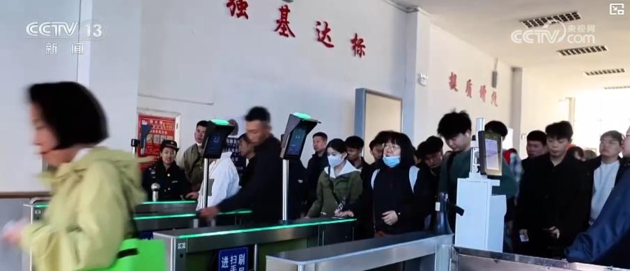 清明假期鐵路運力服務雙提升 助力遊客暢享出行與消費新體驗