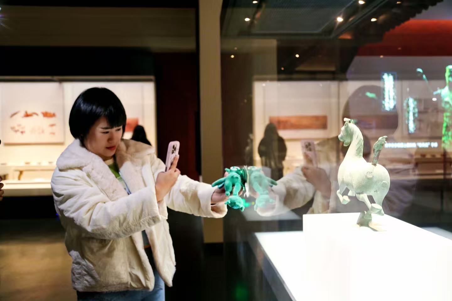 “絲路IP 機遇中國”｜外國網紅博主在武威 觸摸發展肌理 見證古今交融_fororder_d374c8f9172552be611fd91b9722b2c0