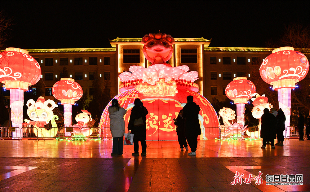 迎春花燈流光溢彩 敦煌年味撲面來