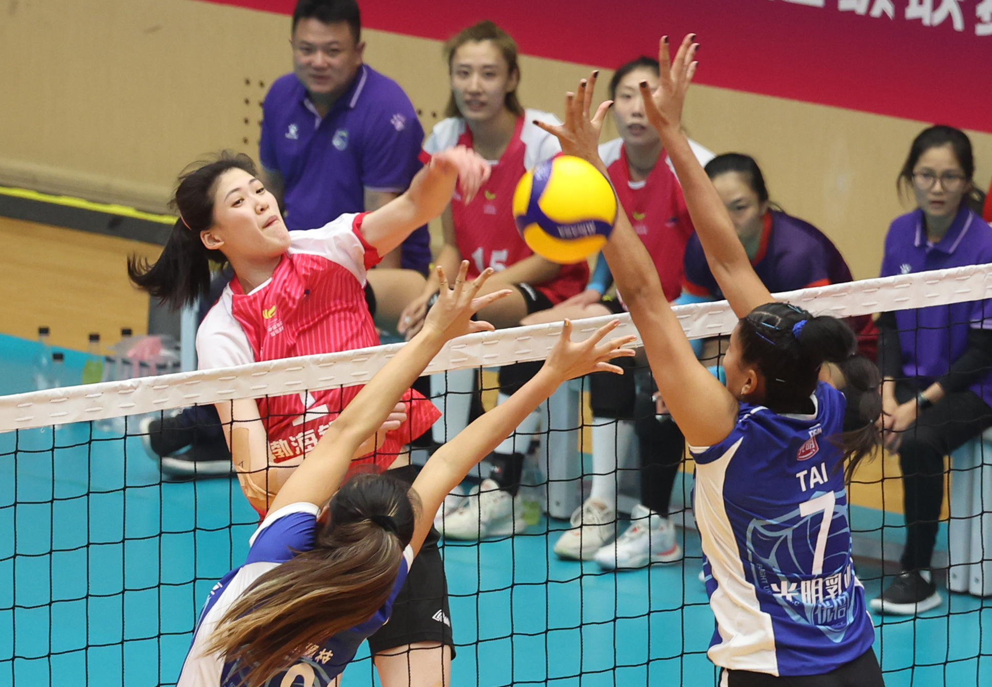 天津渤海銀行女排2-3不敵老牌勁旅上海女排