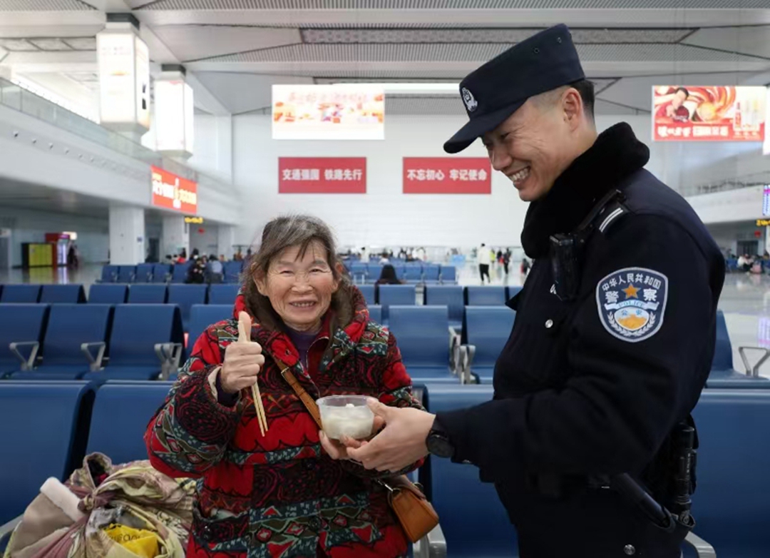蚌埠鐵路公安處全力護航節後返程高峰