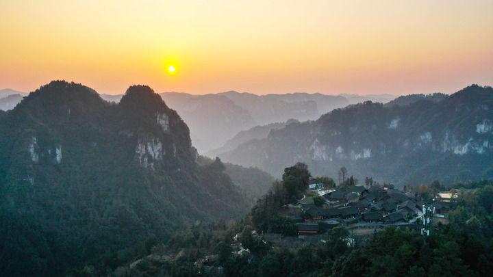 總書記在全國兩會上的重要部署引領中國式現代化譜新篇