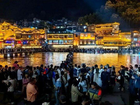 國慶湖南生態遊火熱 日均創收超17億元