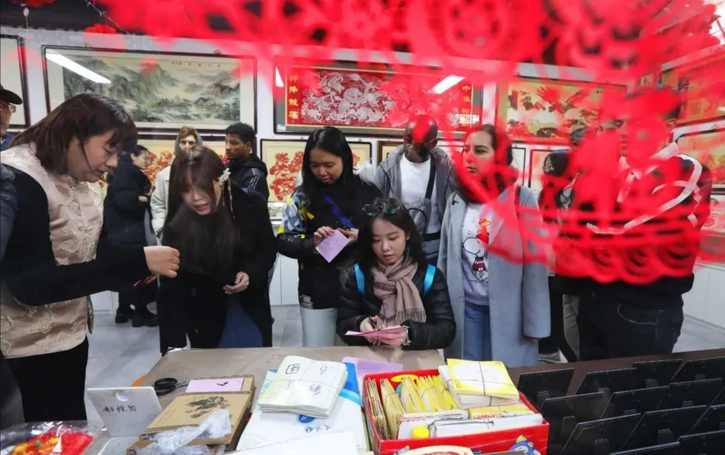 津彩過大年 | 古鎮風情 國際范兒！海外學子楊柳青“探秘”