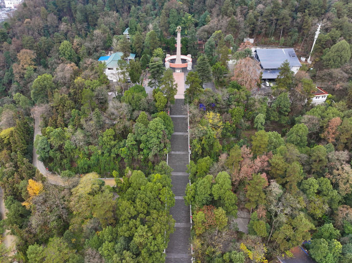 英魂永耀山河間
