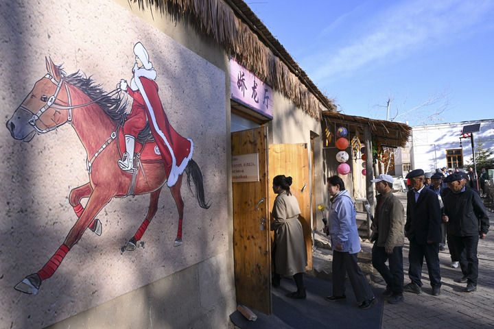 英魂永耀山河間