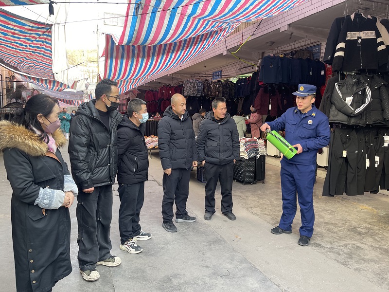 隴南西和消防：深入轄區商場開展冬季消防安全知識培訓