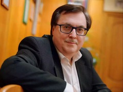 外專談兩會丨俄羅斯學者：中國式現代化是現代化發展道路中的典範_fororder_rBABCmXvqD2AFZHKAAAAAAAAAAA138.1422x1066.240x180