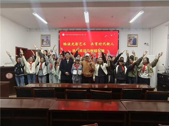 紅色基因滋潤紅領巾 著名導演馬樹超走進南通如皋江安鎮紅軍小學_fororder_圖片3