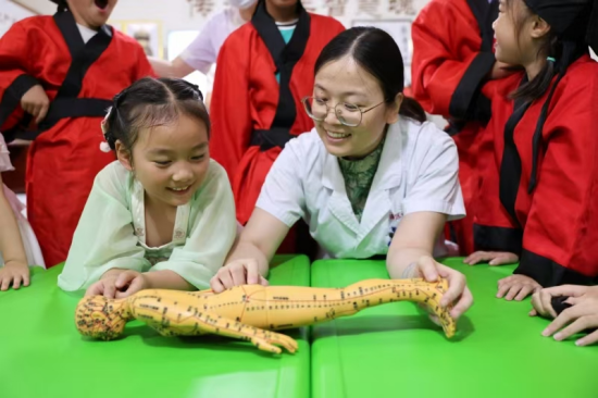 江蘇淮安：感受中醫藥文化 豐富暑假生活_fororder_圖片 3