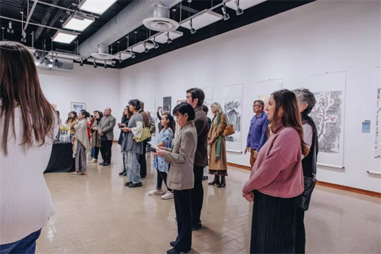 以藝通心——中美藝術作品展在艾比林基督大學圓滿啟幕_fororder_640 (3)