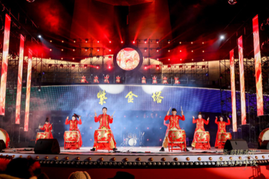 318米巨塔映心願 南京鼓樓紫金塔跨年夜解鎖青春奮進新場景_fororder_IMG_1461