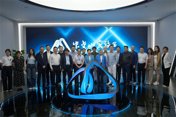 共商發展新機遇 香港科技經貿考察團赴寧考察_fororder_16