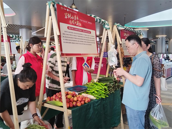 南京構建“鄰裡生態圈”開展軍創産品進社區_fororder_19