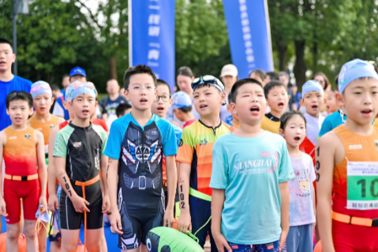 360余名“鐵人”競速破浪 句容茅山湖上演速度與激情_fororder_IMG_8843