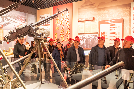 泰州海陵紅旗街道開展“探尋紅色印記·傳承鐵軍精神”紅色研學活動_fororder_圖片1