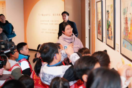 藝術賦能美好生活 鹽城市美術館雙展聯動奏響新年文化強音_fororder_IMG_1449