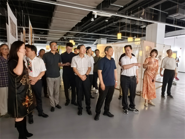 《藝語萬象》——泰州書畫名家邀請展在鳳棲奧特萊斯開幕​_fororder_22