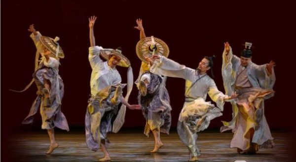 揚州寶應大劇院掀起“紅蓋頭” 首場國家級演出上演_fororder_圖片23_副本