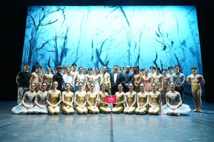 掌聲響徹米蘭 蘇州芭蕾舞團《鵲之橋—芭蕾薈萃》歐巡首站圓滿成功