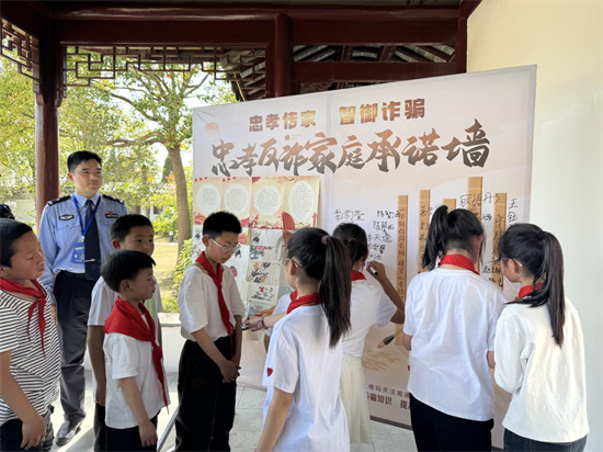 南通市通州區公安局東社派出所聯合相關部門開展“兩官兩警”進家站反詐觀摩活動_fororder_圖片 2