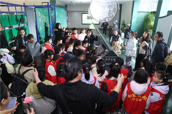 激活千年文脈新活力 南京沉浸式文學主題春日盛會“書裏活·文都春集”啟幕_fororder_圖片2_副本