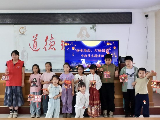 泰州姜堰張甸舉辦“餅承思念，燈映團圓”中秋節主題活動_fororder_圖片 1
