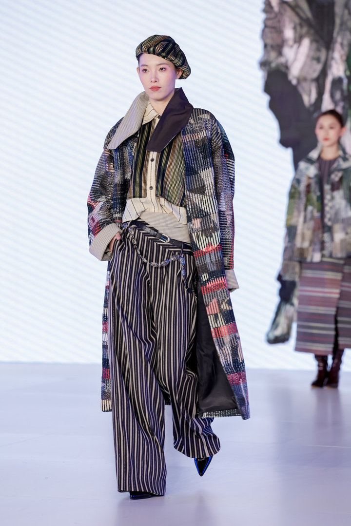 兩大秀場同日競艷 助推“時尚常熟”品牌再出圈_fororder_20251015_165011_006