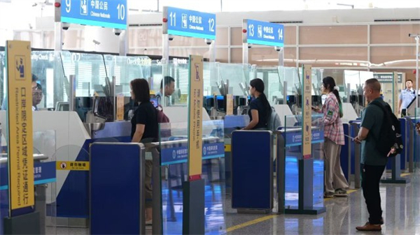 政策紅利不斷釋放 南京空港口岸上半年出入境流量超138萬人次_fororder_2
