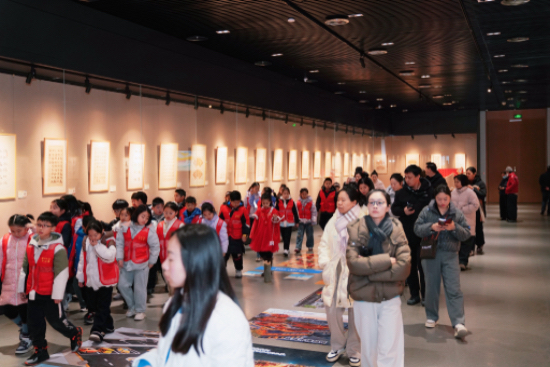 藝術賦能美好生活 鹽城市美術館雙展聯動奏響新年文化強音_fororder_IMG_1447