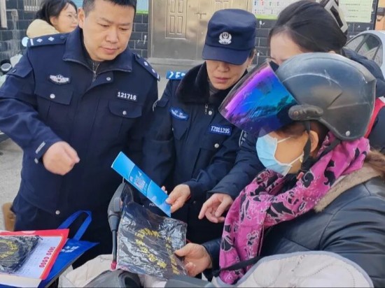 泰州海陵京泰路街道開展反邪教宣傳活動_fororder_圖片 2