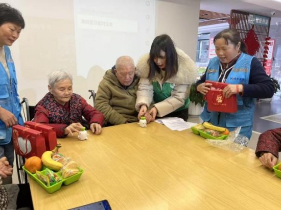 鹽城亭湖：長者拓福迎新年 傳統文化暖人心_fororder_圖片 2