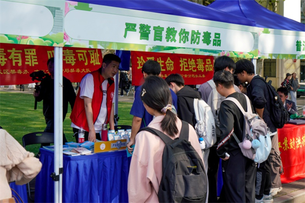 “春暖書伴 青春不‘毒’行”南京市禁毒宣傳活動進校園_fororder_17