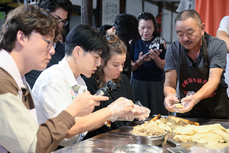 簡陽“圈粉”國際主播網紅：鄉村振興活力足 非遺傳承韻味濃_fororder__DSC5972