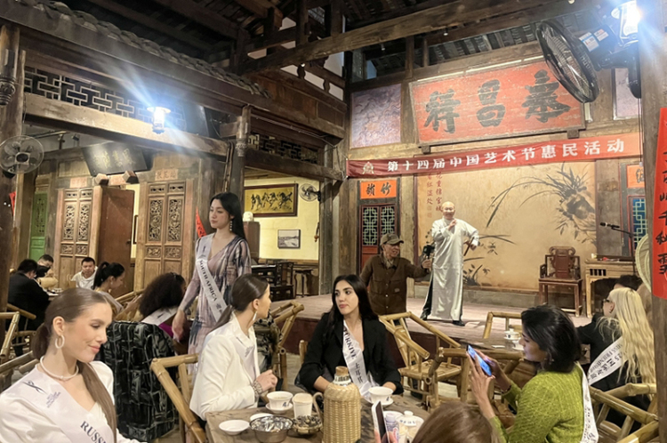 逛免稅店 品美食 2025國際友誼小姐現身成都錦江_fororder_圖片-2