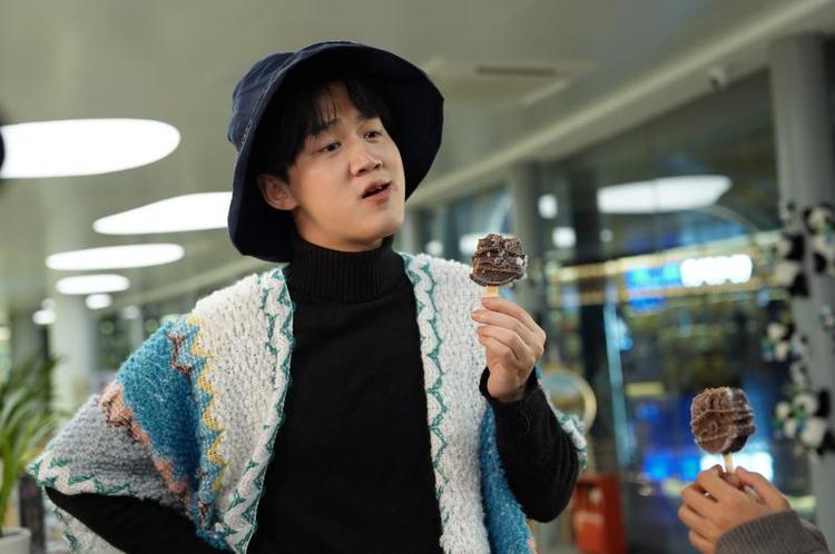 《愛在阿壩》拍攝花絮——穿民族服飾 吃文創雪糕
