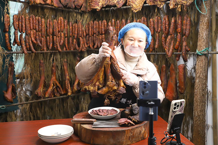 宜賓興文縣石海鎮：做強“牛産業” “犇”向致富路